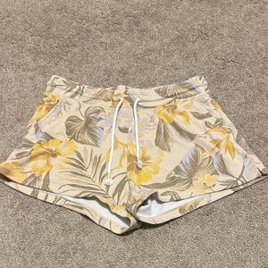 Old Navy Yellow Floral Women's Athletic Shorts